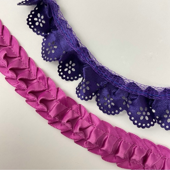 Vintage pink and purple pleated satin & scalloped laser cutout sewing trim - Picture 5 of 5